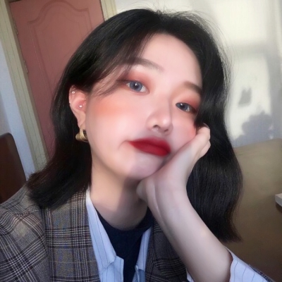 大头妹打保龄球